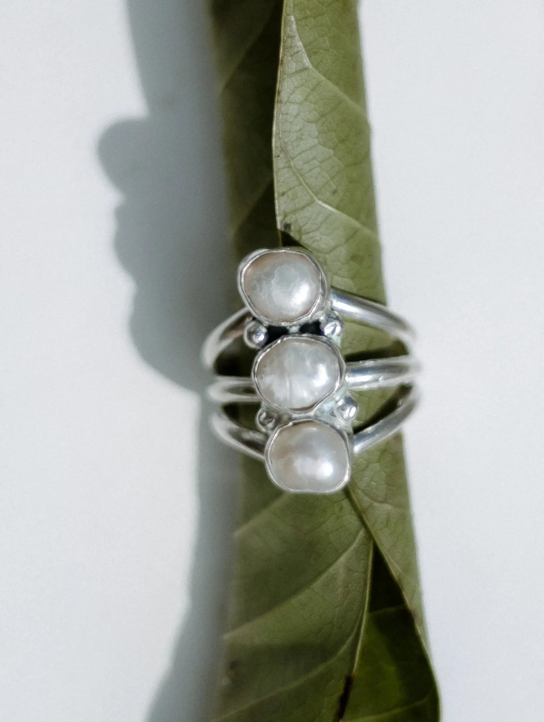 A place between waves ring