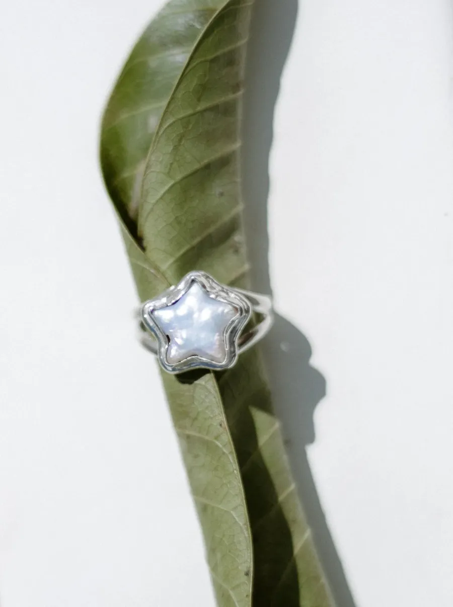 Fable or fiction Ring